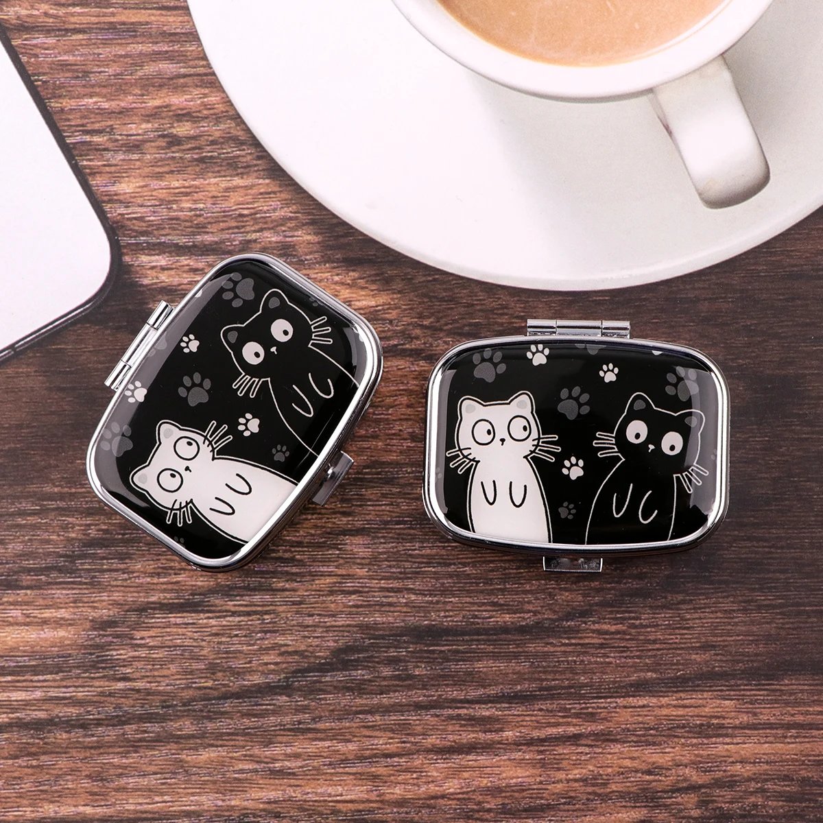 Cartoon Black And White Cat Tr - Travel Accessories Kit recension och pris