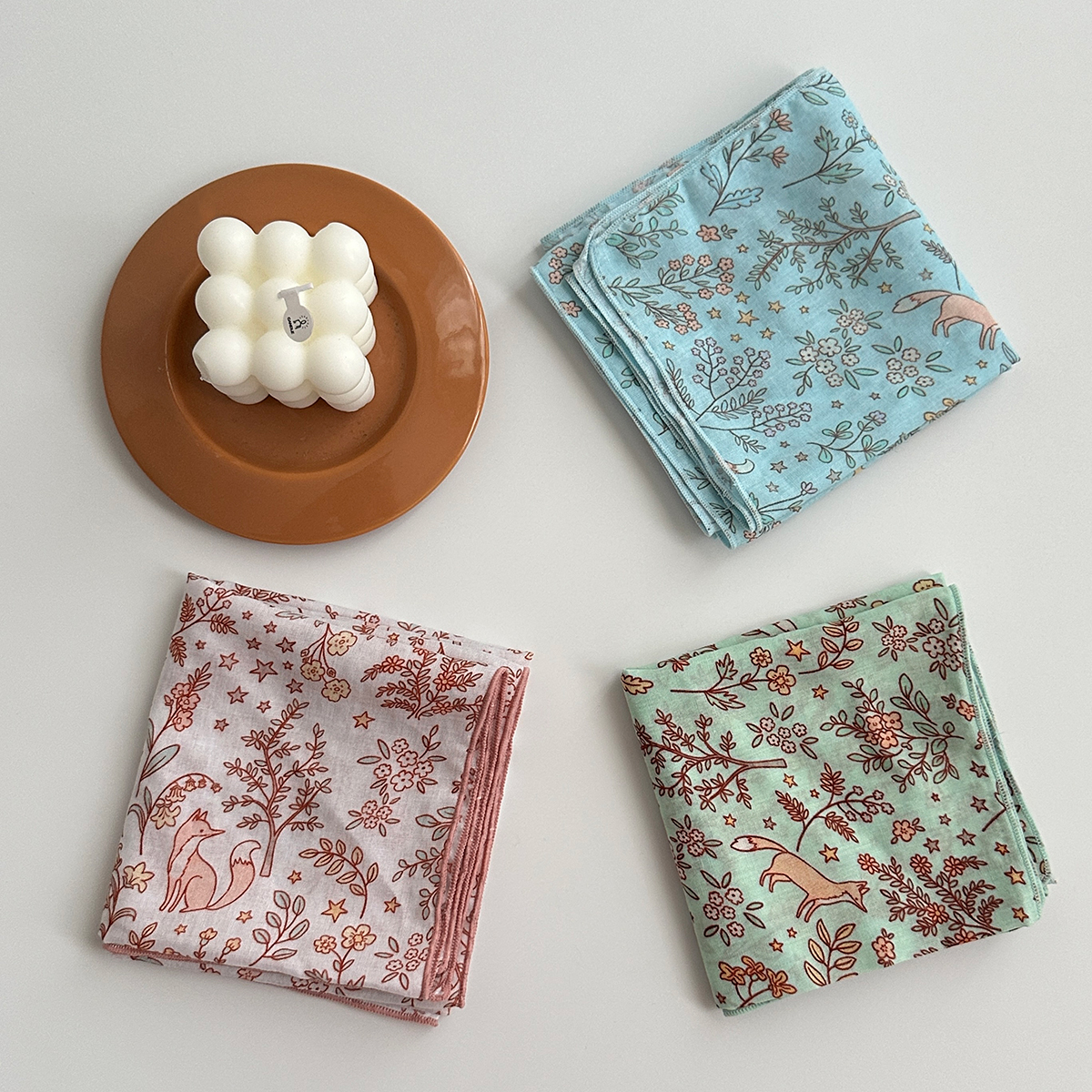 A Pair of Women's Floral Fox P - Travel Accessories Designer recension och pris